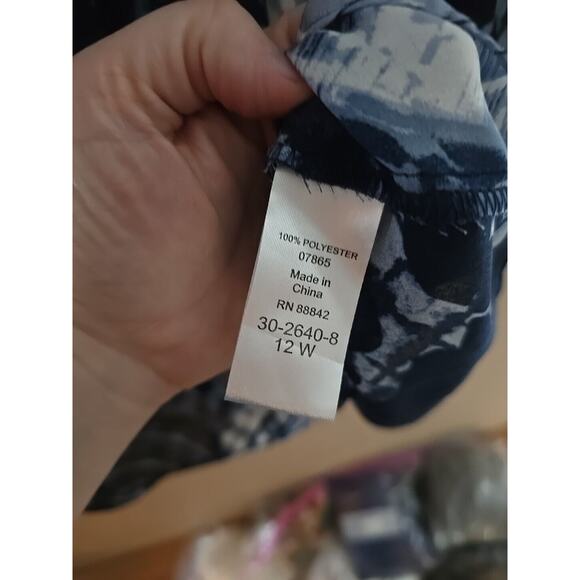 Roaman's Blue Floral Print Keyhole 3/4 Sleeve Tunic Top Womans Plus Size 12W - Picture 6 of 6